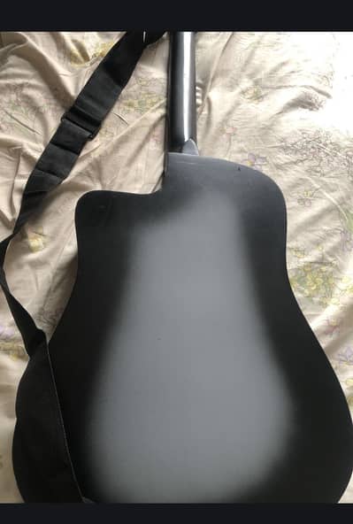 Beginners guitar for sale in just 14000