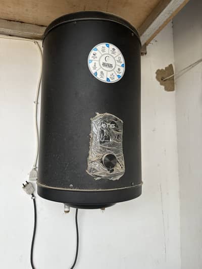 Electric Geyser NEG-30 (New almost)