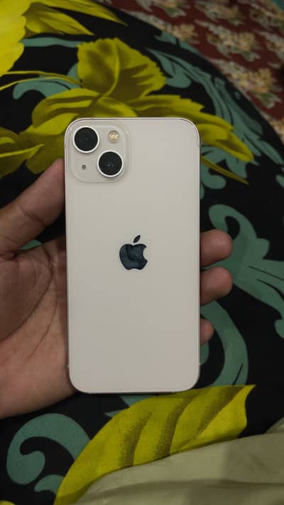 Apple iPhone 13