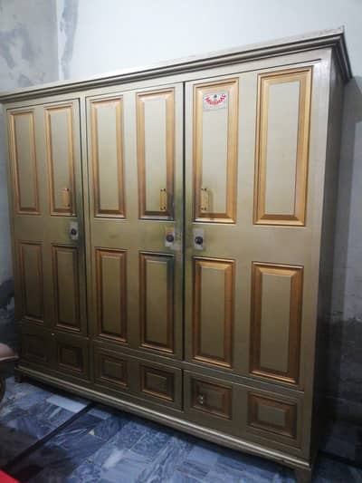 3 Door Steel Almari/Wardrobe – Excellent Condition – Large Size
