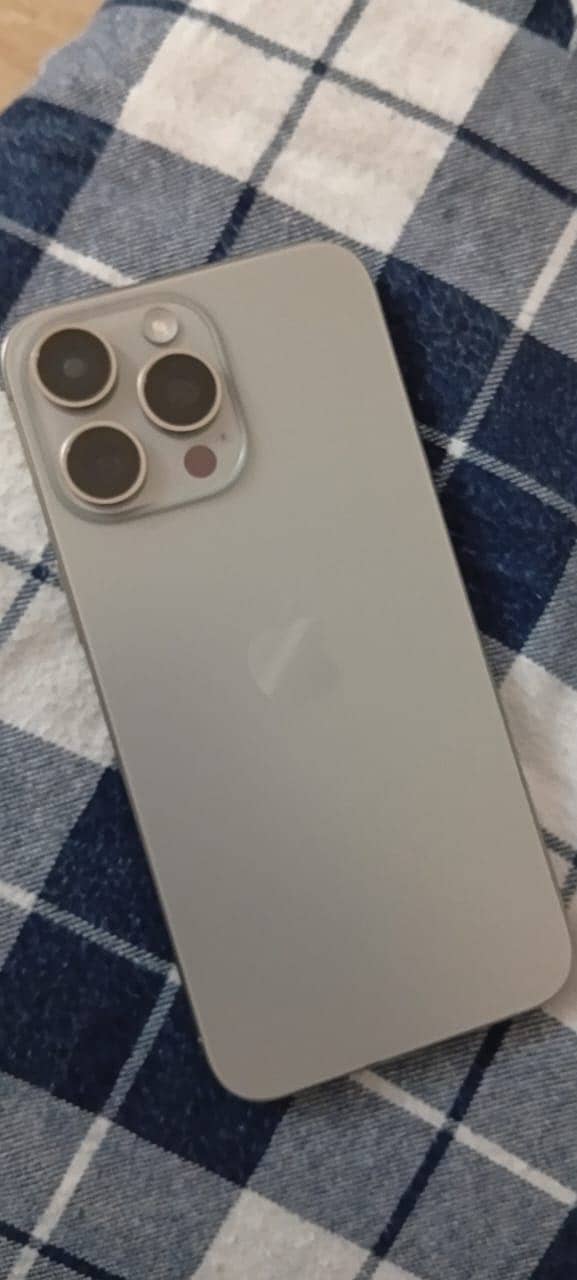 Apple iPhone 15 Pro Max 1