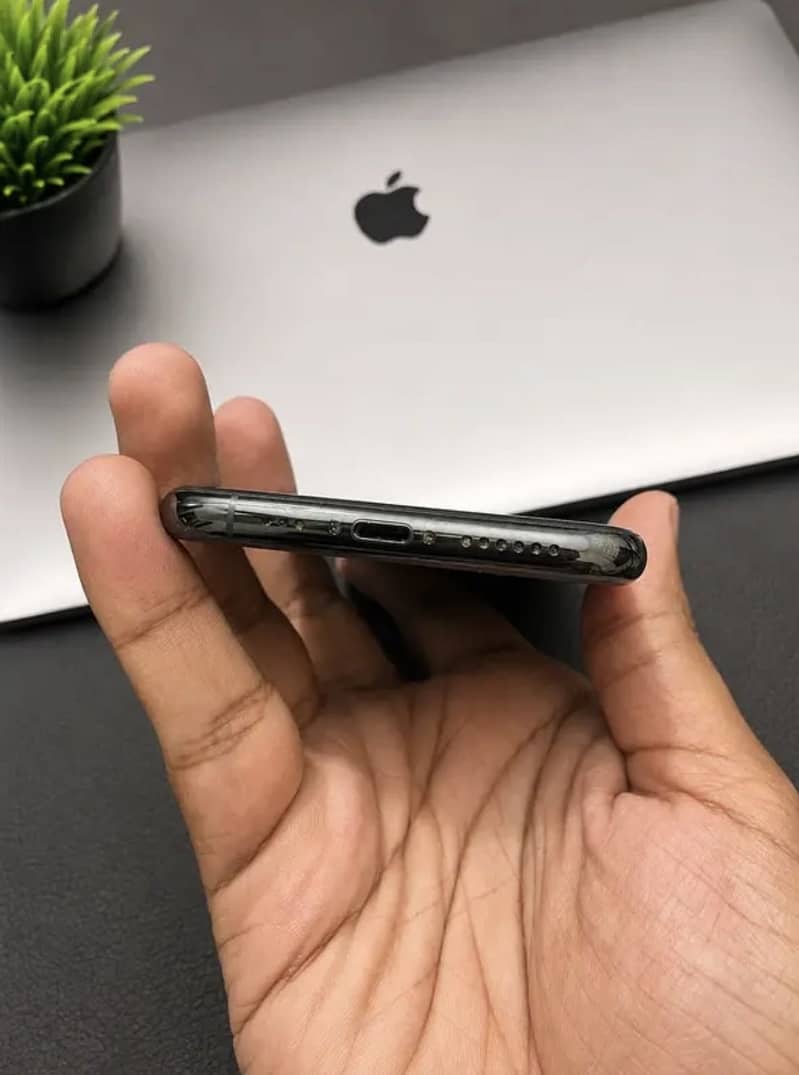 Apple iPhone 11 Pro 3