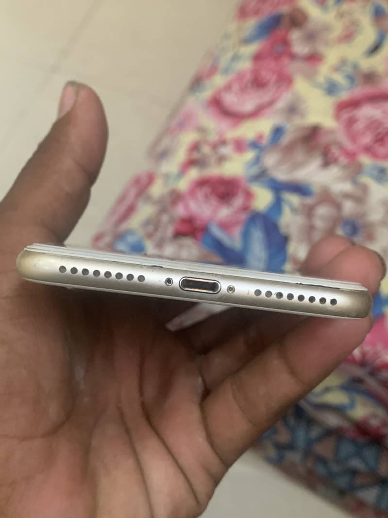 Apple iPhone 7 Plus 4