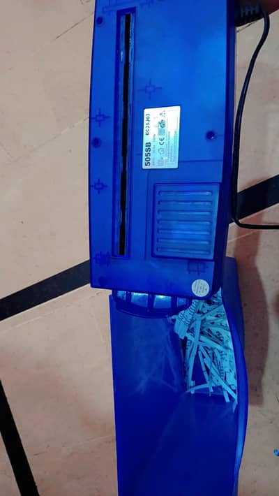 Blue translucent paper shredder "Max. 5 Sheets featuring reverse,auto