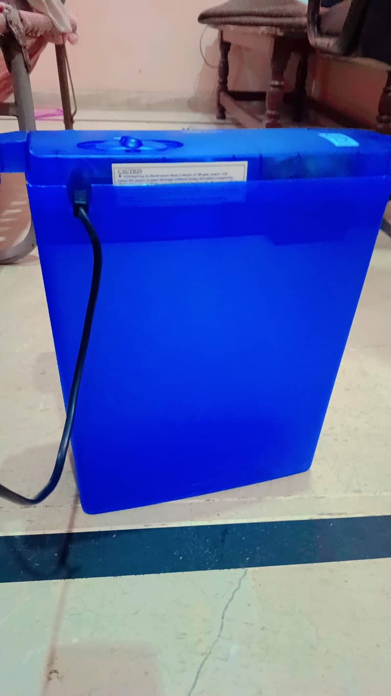 Blue translucent paper shredder "Max. 5 Sheets featuring reverse,auto 1