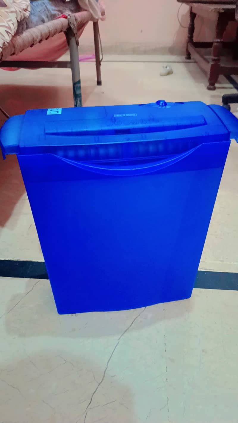 Blue translucent paper shredder "Max. 5 Sheets featuring reverse,auto 2
