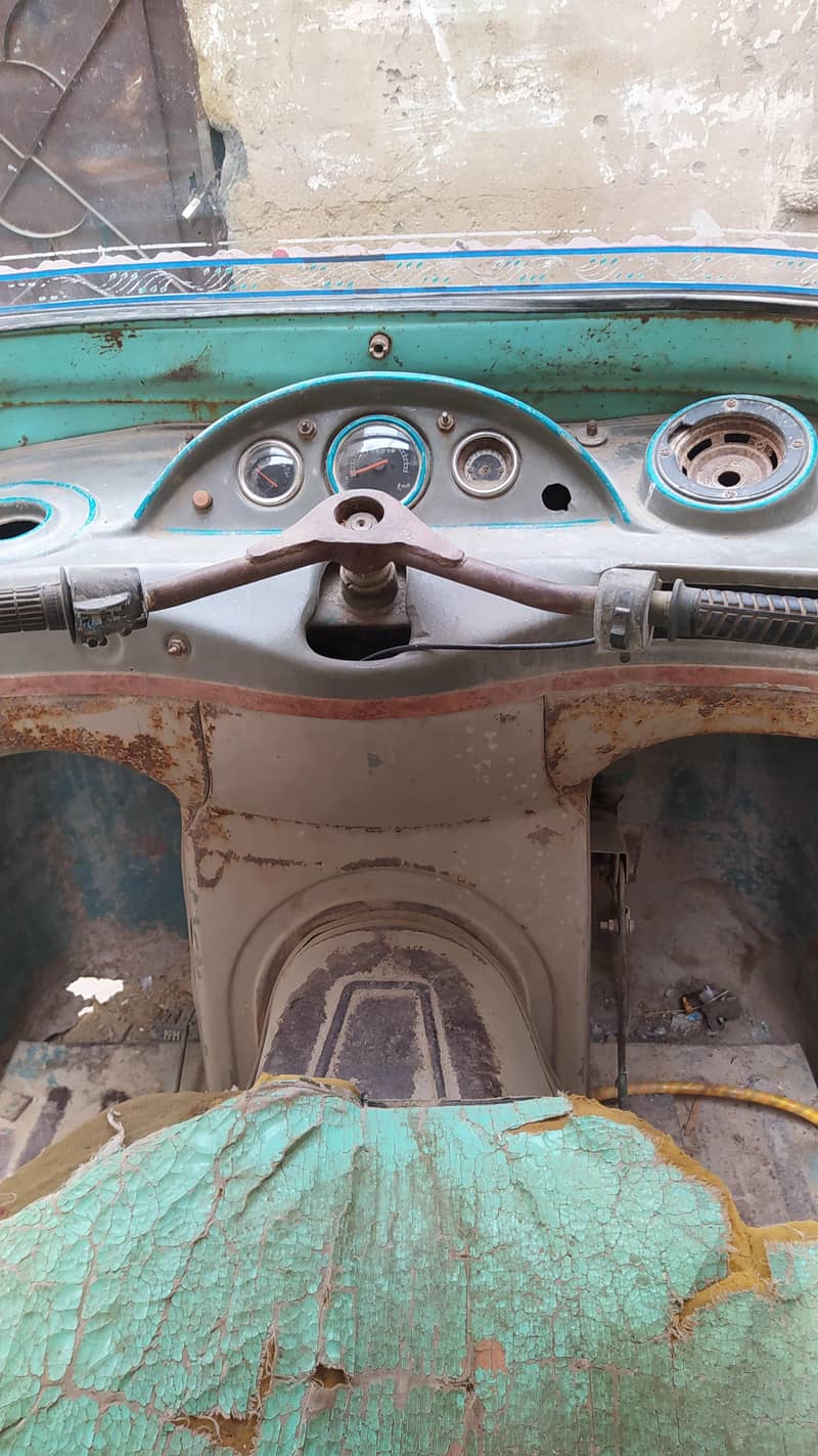 UNIQUE AUTO RIKSHAW 2012 MODEL 10