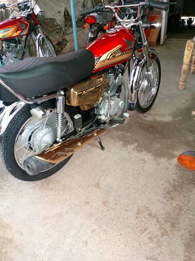 Honda 125 self start gold eddition nrat and clean bike