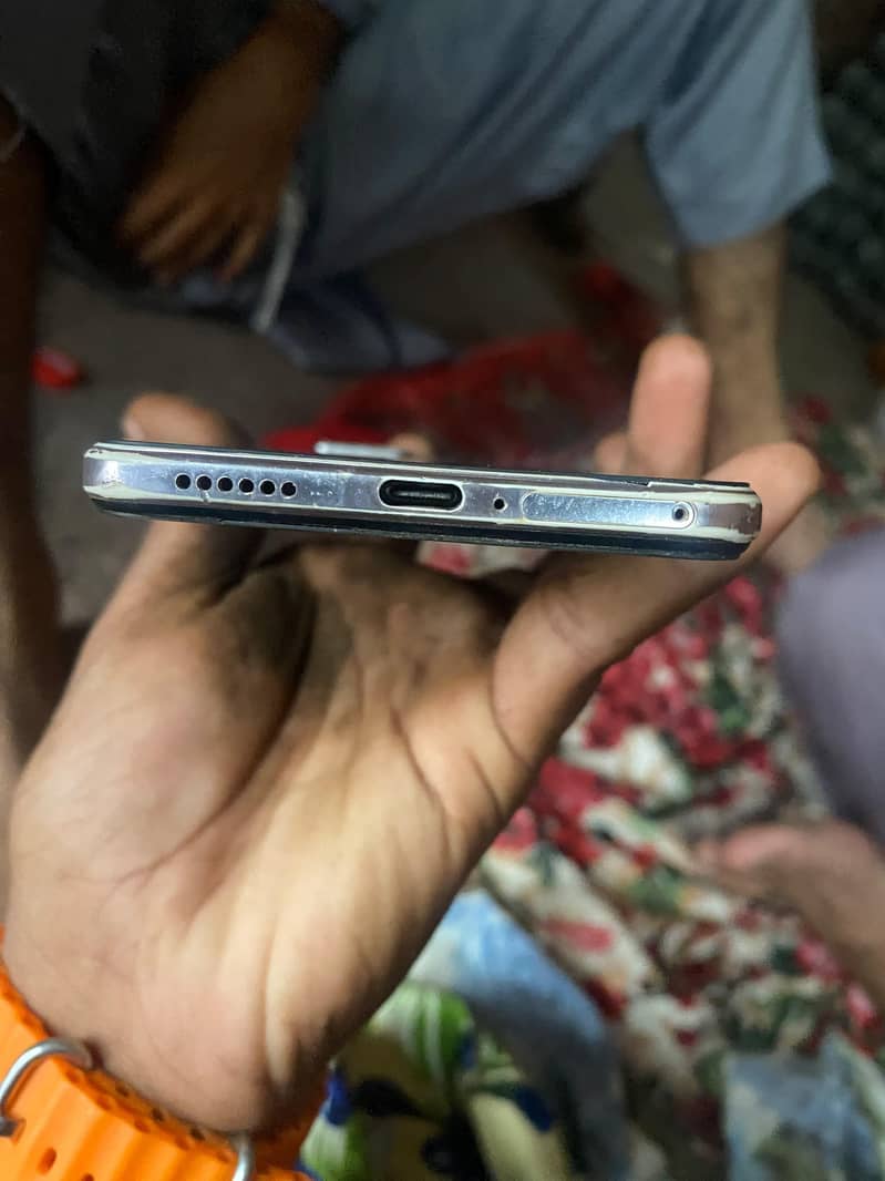 Vivo V21 4