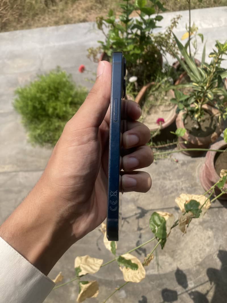 Apple iPhone 13 1