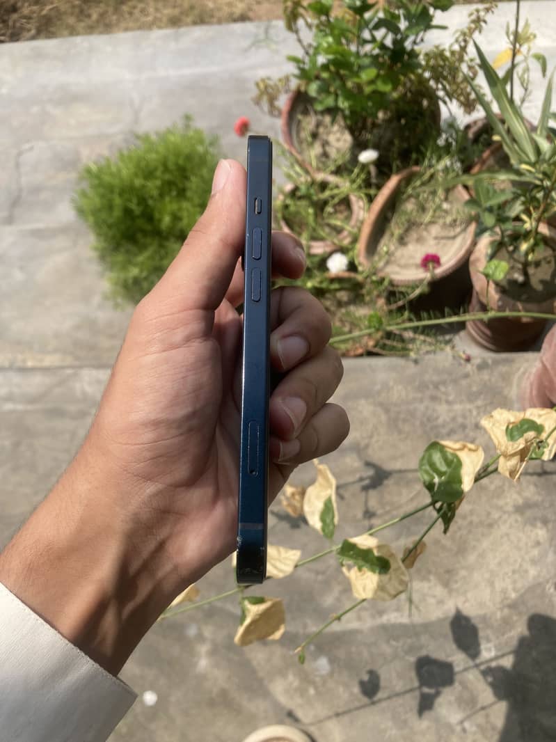 Apple iPhone 13 2