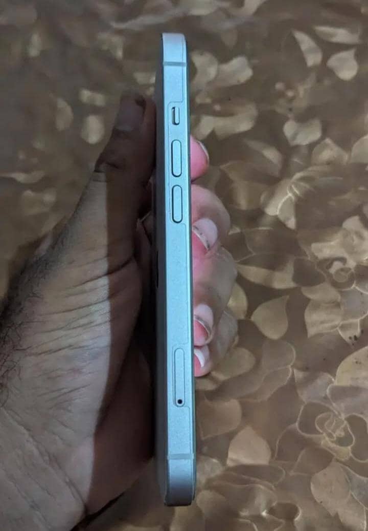 Apple iPhone 13 4