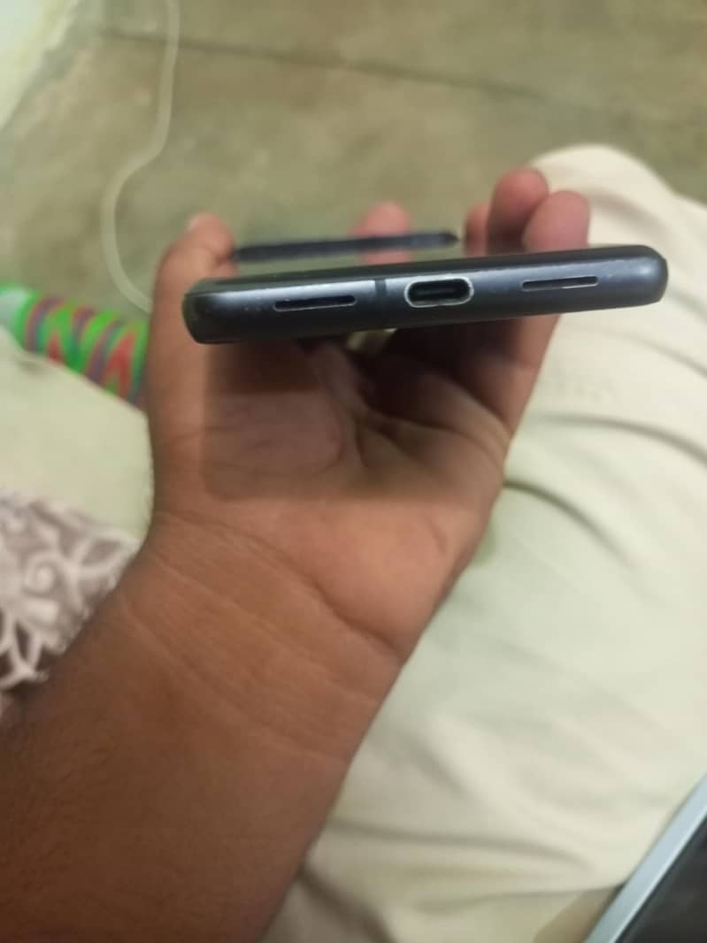 Google Pixel 7. . . panel damage 1