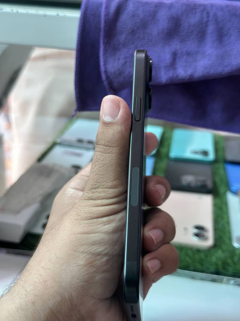 Apple iPhone 15 plus 6