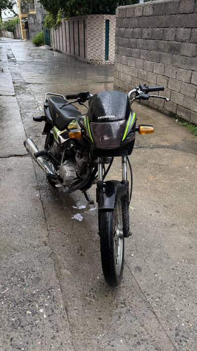 Deluxe 125 2014 model ,abbottabad registered