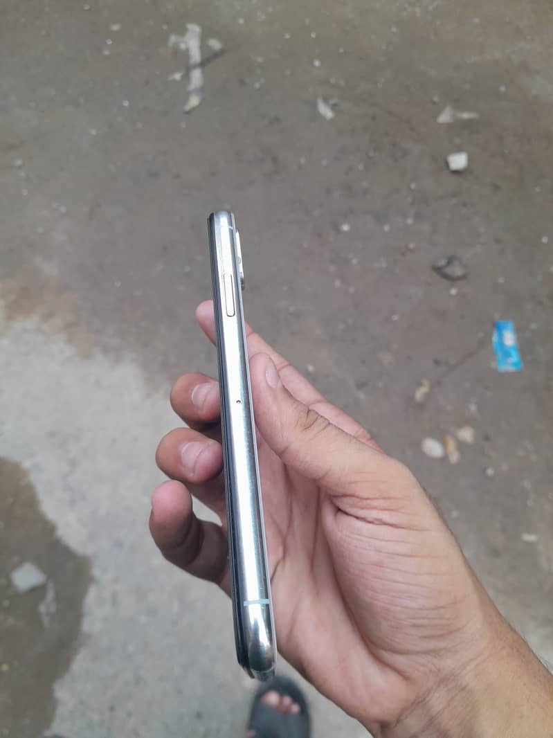 Apple iPhone X 3