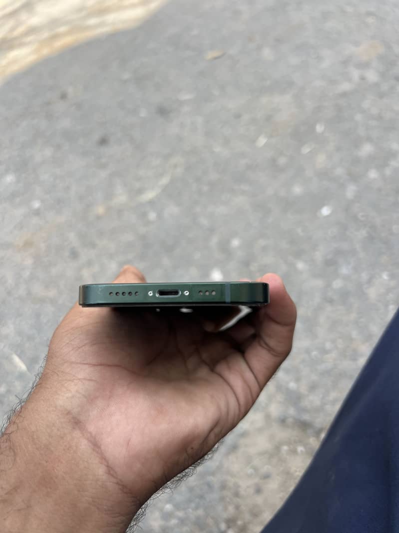 Apple iPhone 13 0
