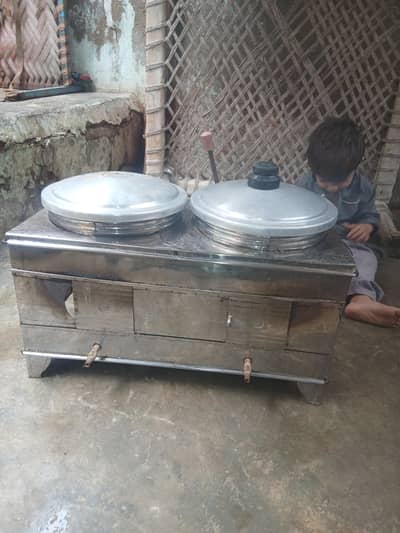 chips ke chola ha our chips cutter bhi ha