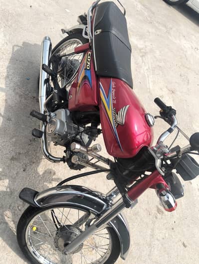 bulkal saf condition ma ha bike Islamabad k nmbr Laga Howa ha