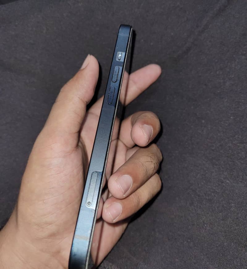 Apple iPhone 13 2