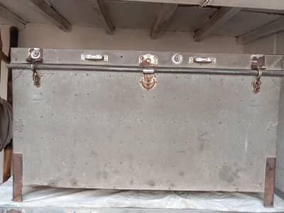 Trunk peti for sale