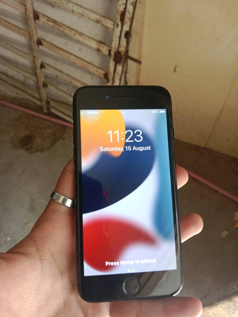 Apple iPhone 7 0