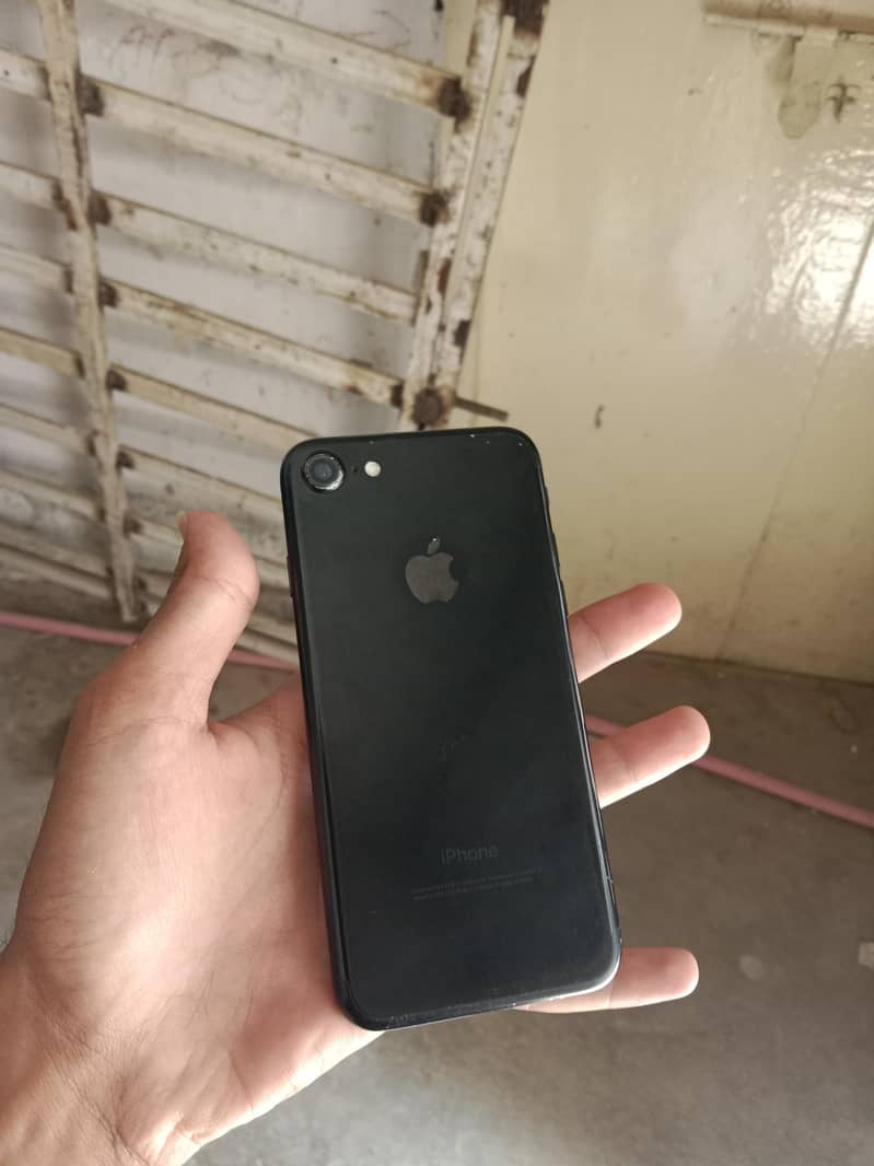 Apple iPhone 7 1