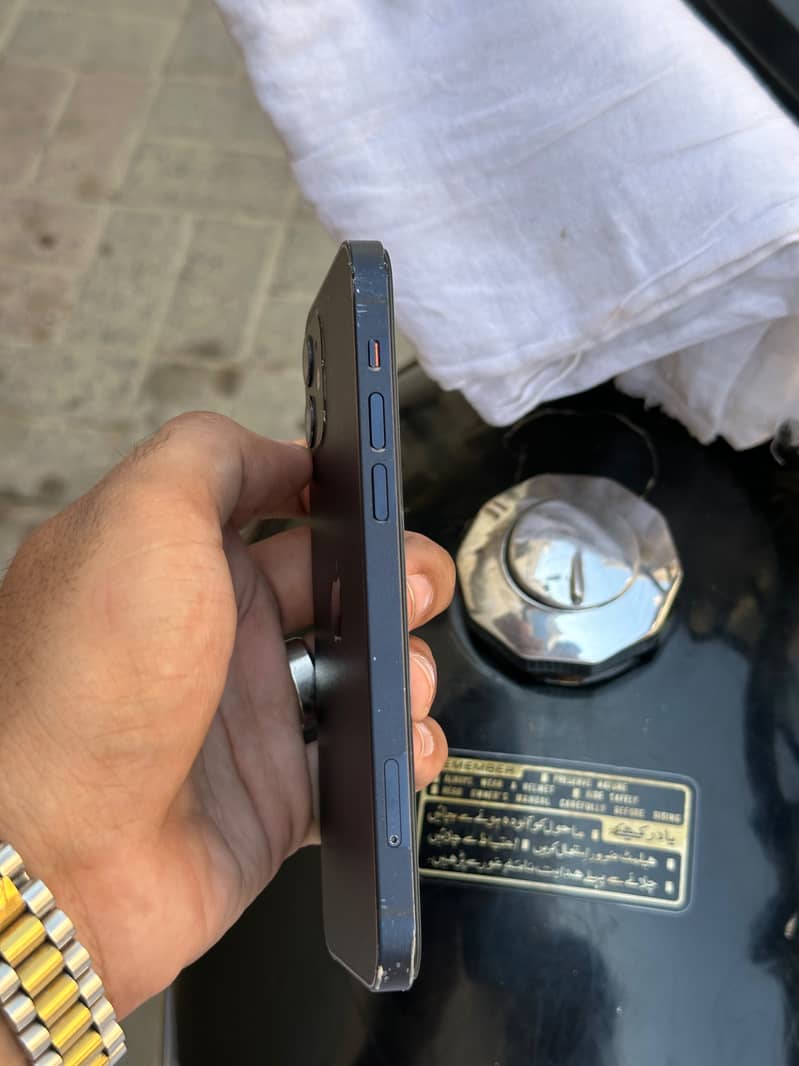Iphone 12 3