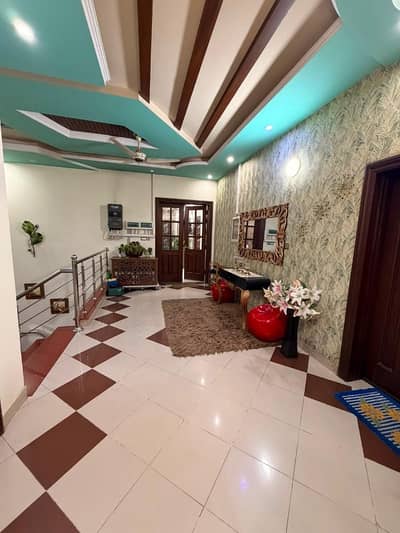 50 Marla most luxurious house 6 bed bath basement big lawn garage