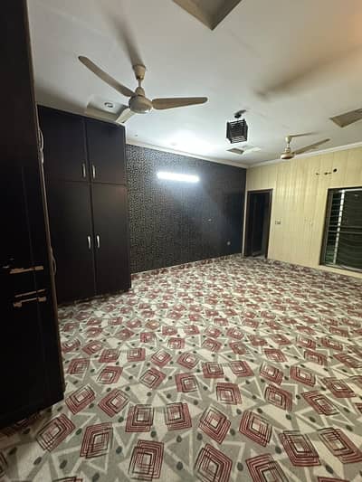 10 Marla Almost Brand New Full Luxury House For Sale