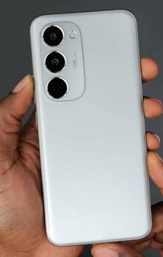 Tecno spark 40 pro plus 4