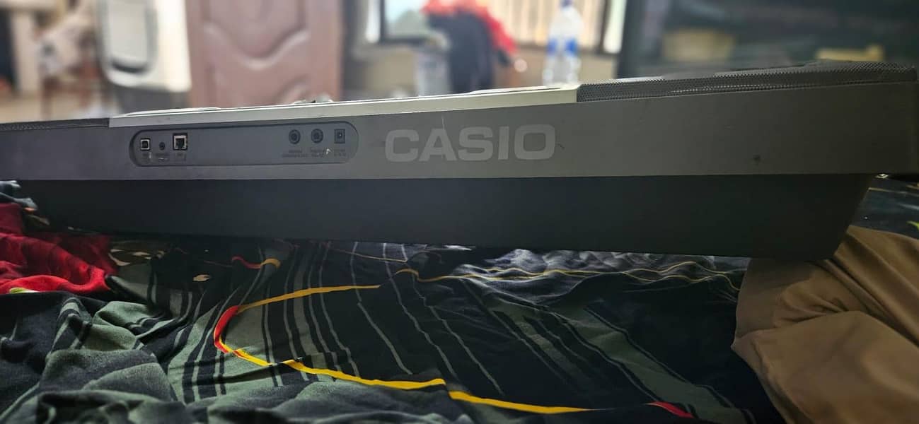 casio keyboard  lk301BB 0