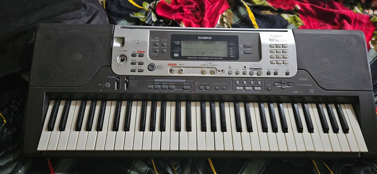 casio keyboard  lk301BB 1