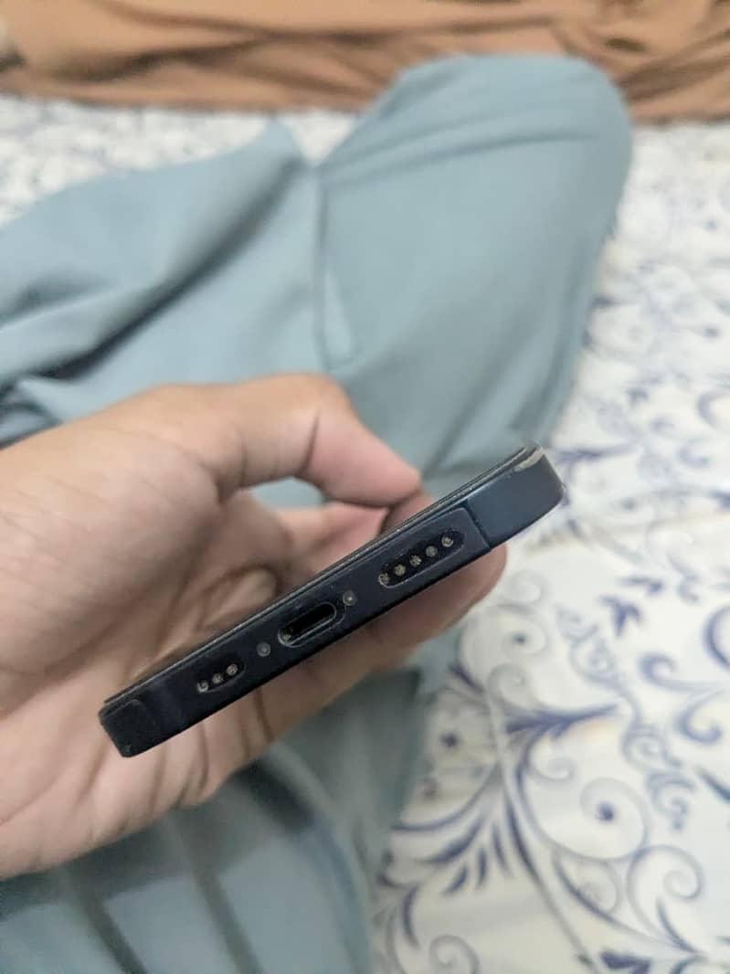 Apple iPhone 13 4