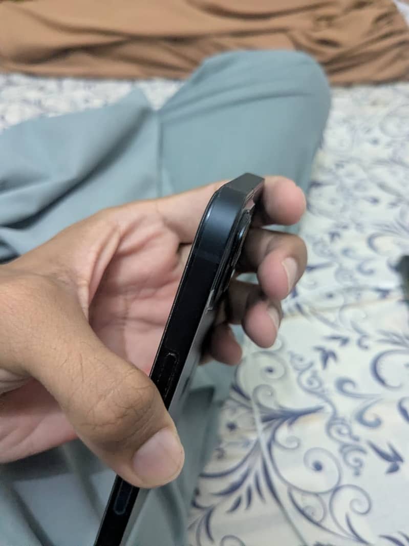 Apple iPhone 13 5