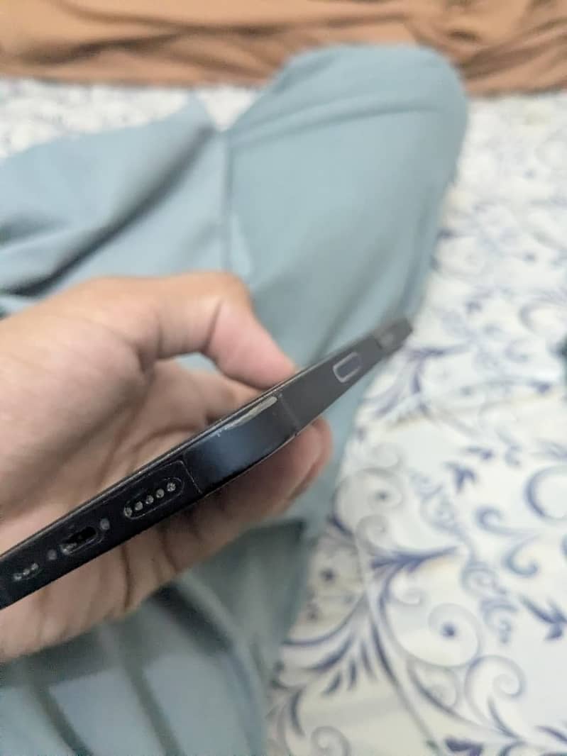 Apple iPhone 13 7
