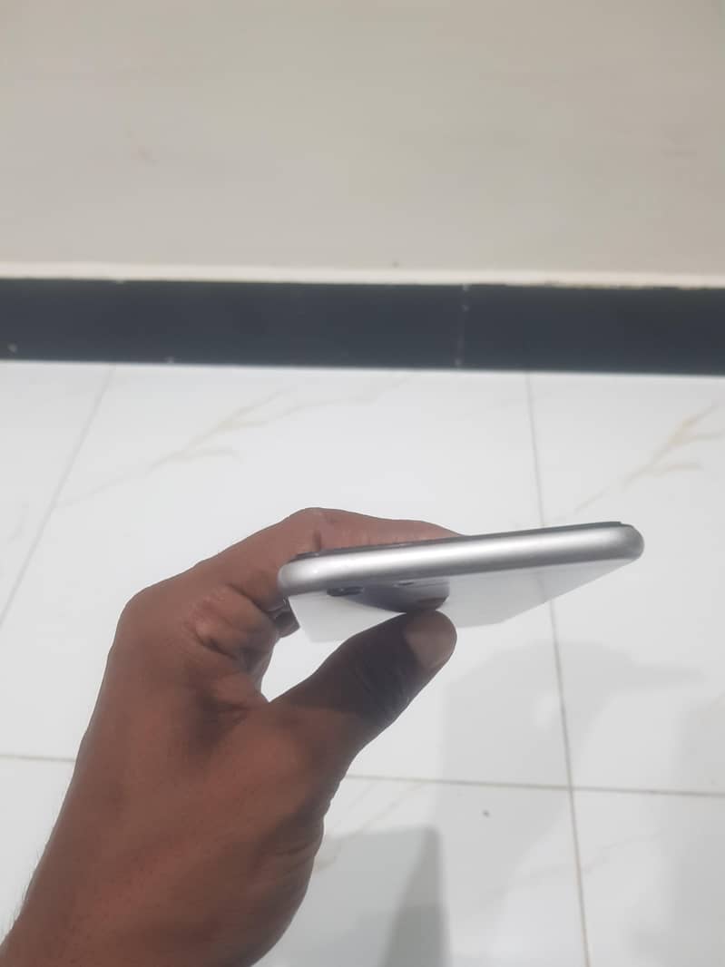 Apple iPhone 6S Plus 4