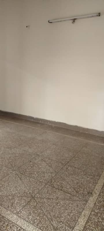 10 Marla Best Location Old House For Sale