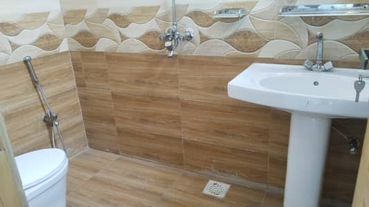 10 Marla Upper Almost Brand New Raza Block 4 Bed Tv Lounge Kitchen Garage