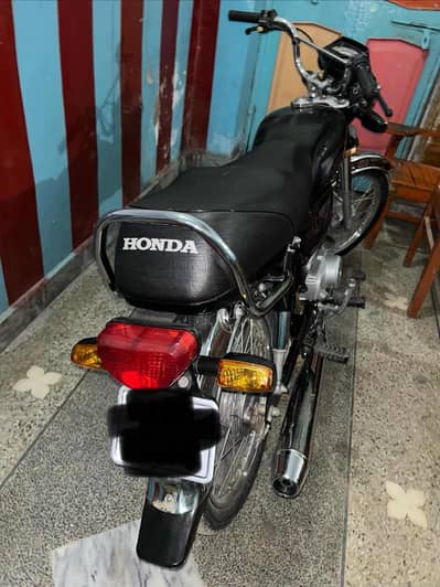 Honda CD70 (2024)