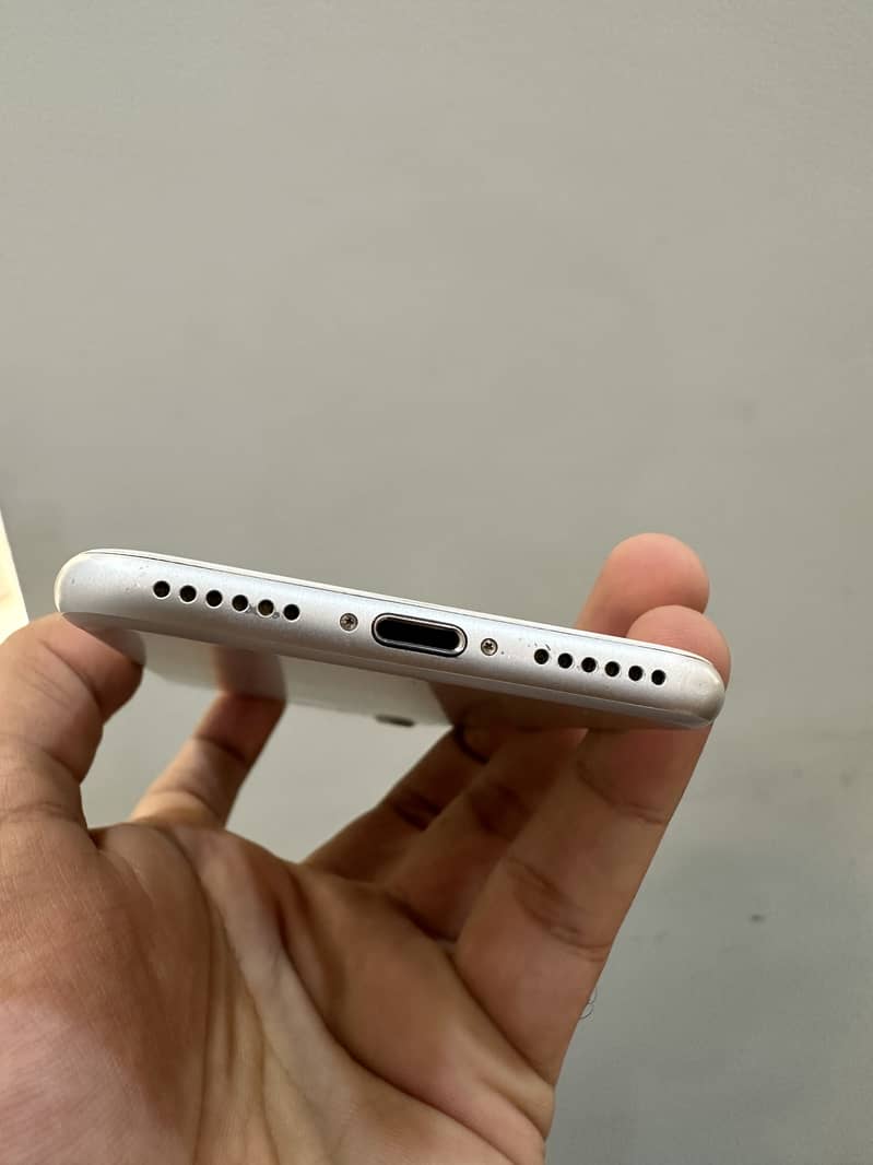 Apple iPhone 7 1