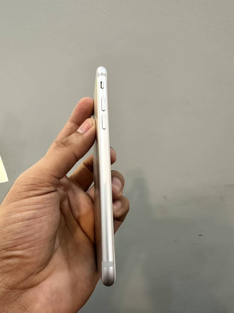 Apple iPhone 7 2