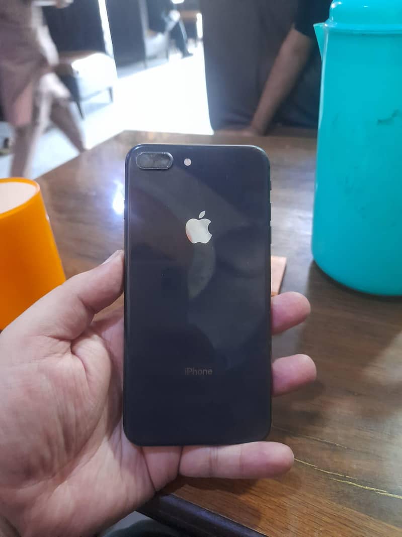Apple iPhone 8 Plus 0