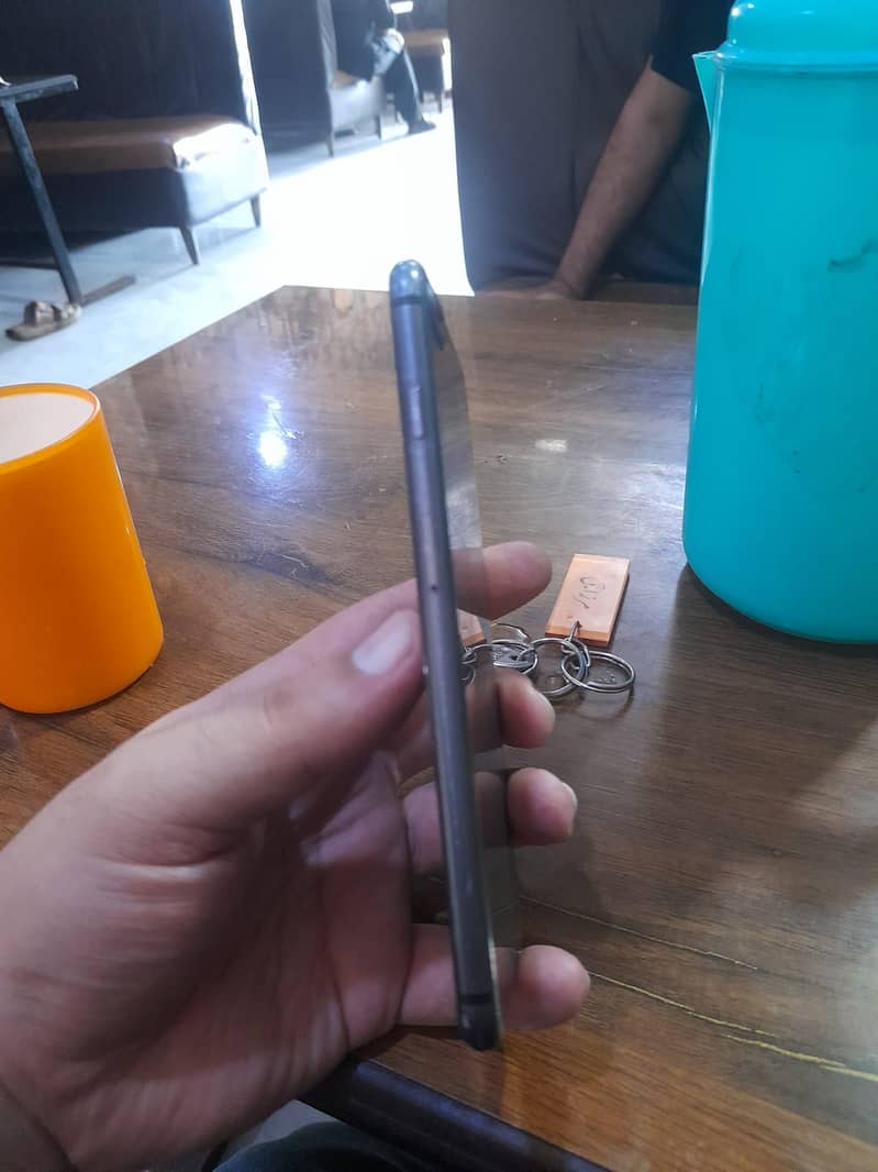 Apple iPhone 8 Plus 1