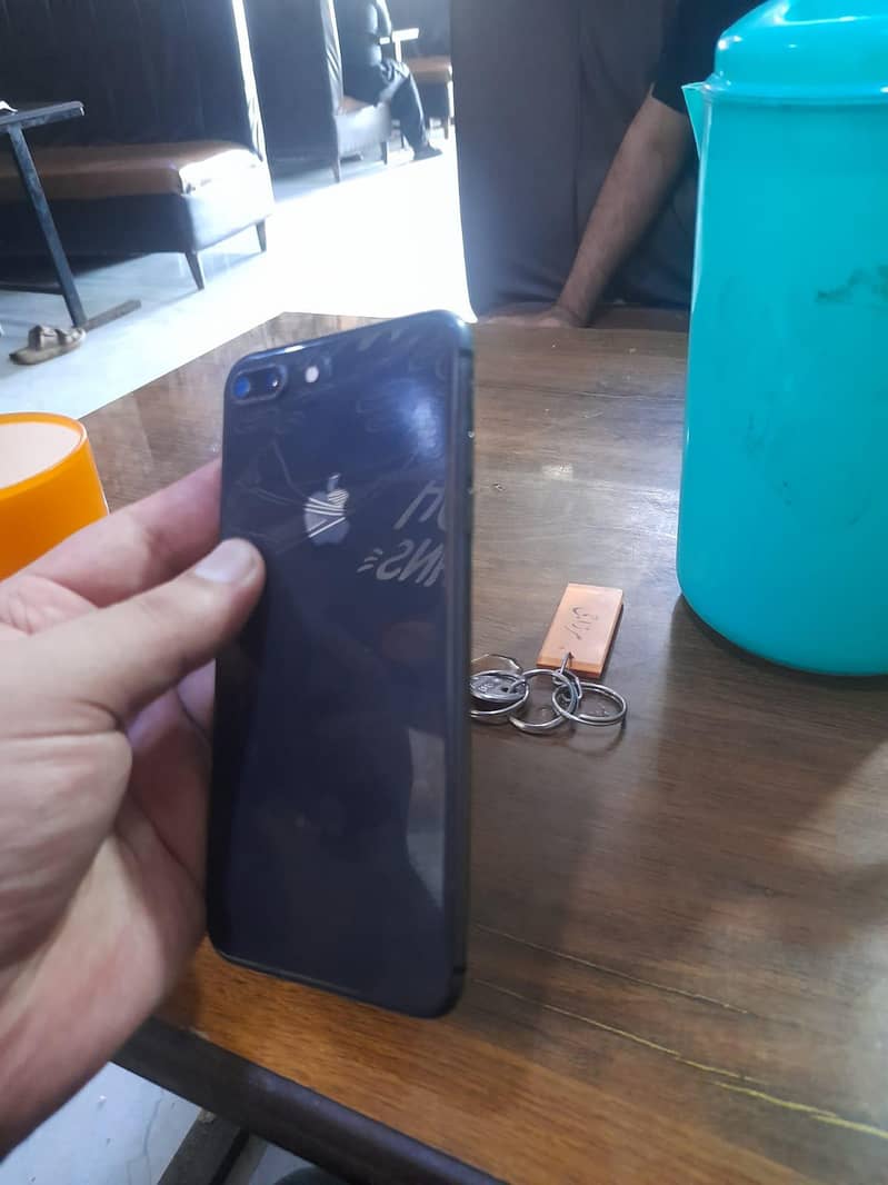 Apple iPhone 8 Plus 2
