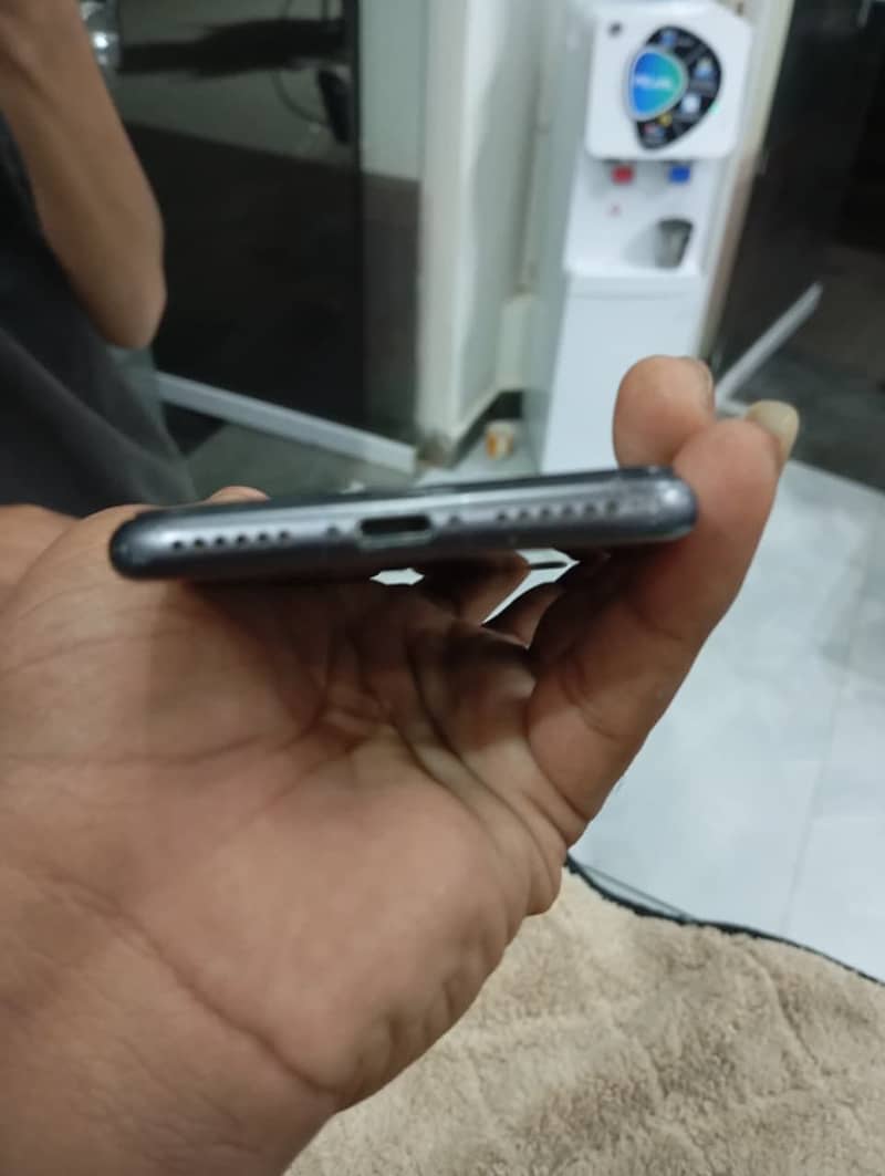Apple iPhone 8 3