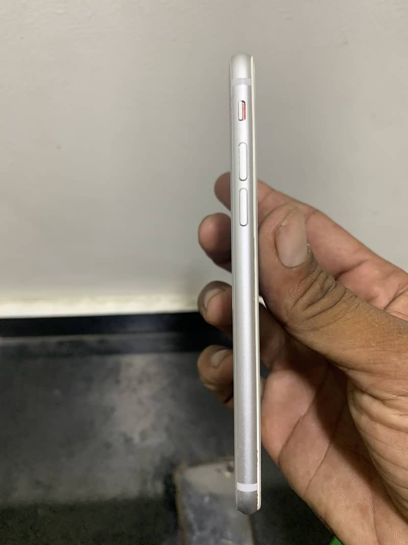 Apple iPhone 8 1