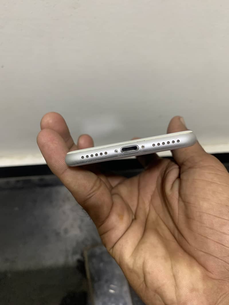 Apple iPhone 8 6