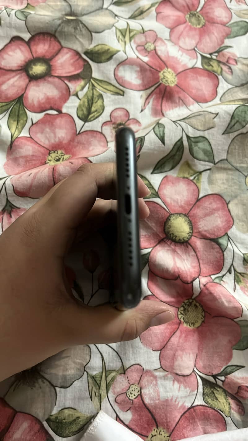 Apple iPhone 11 7