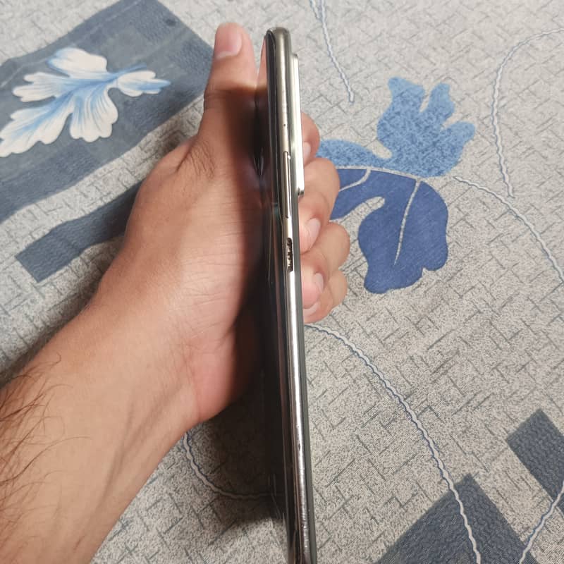 Infinix Note 40 Pro 4
